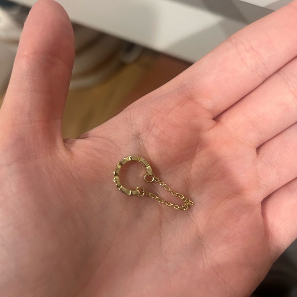 Ear cuff with chain - Picture 2 of 2